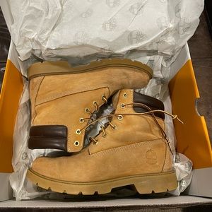 Womens Timberland waterproof 6” boot. Size 8.5. Good condition